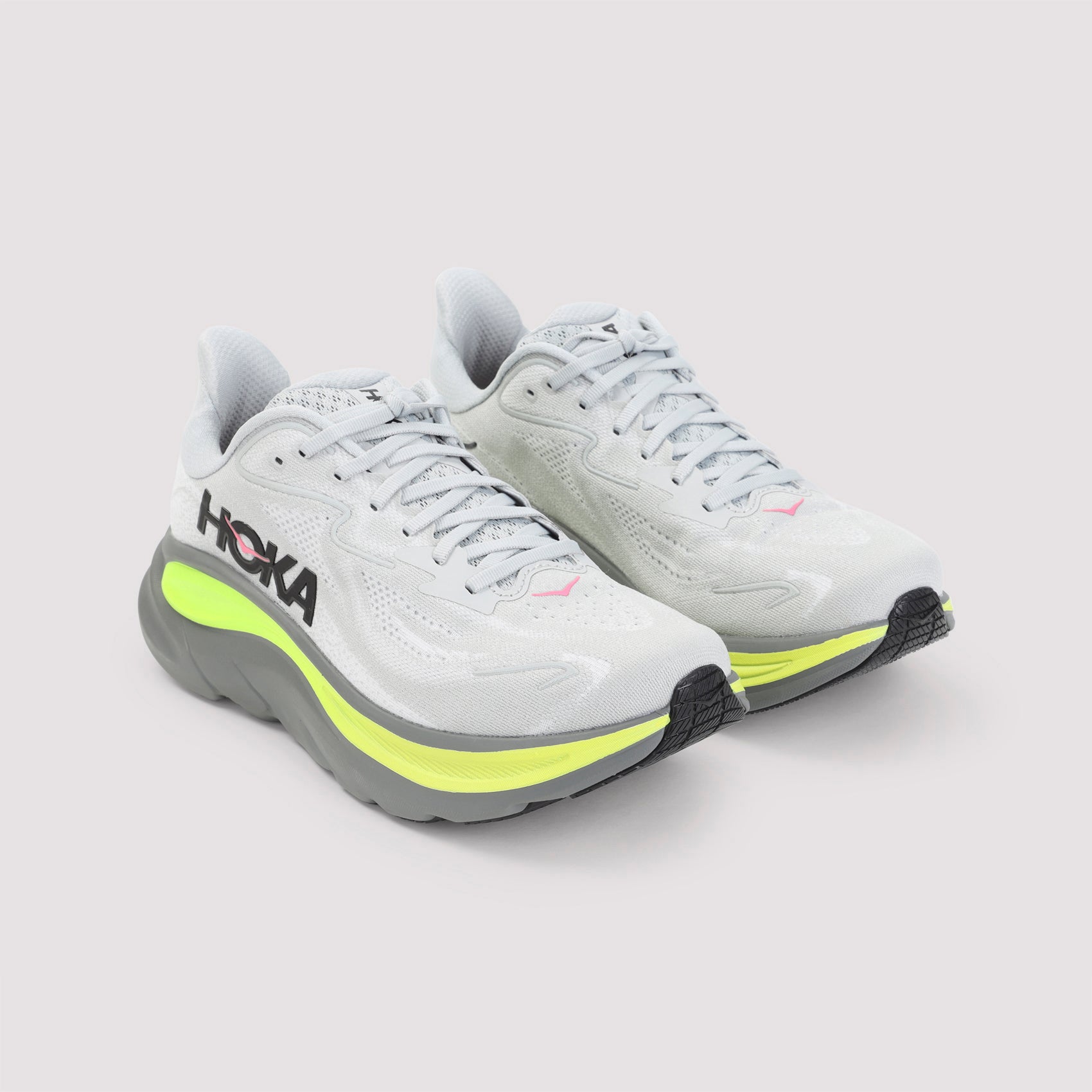 Szare żakardowe sneakersy z dzianiny z odblaskowymi detalami i technologią Comfort
