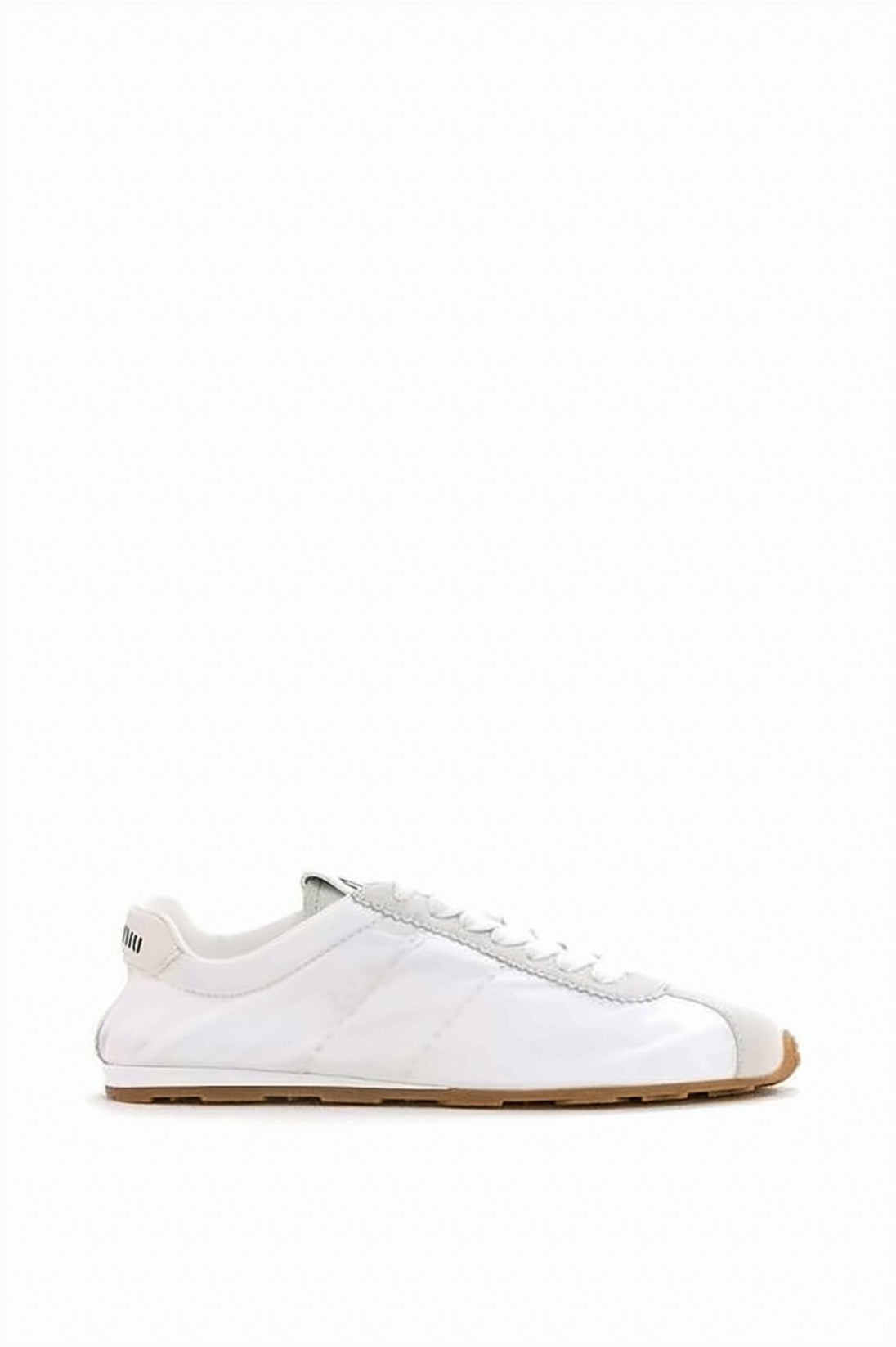 Low-Profile White Sneakers with Recycled Materials and Contrasting Sole