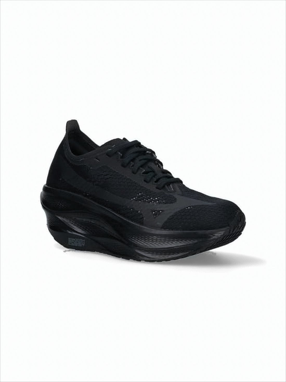 Streamlined All-Black Sneakers With Textured Sole
