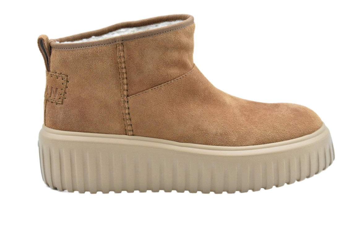 Lace-Up Boots With Rounded Toe