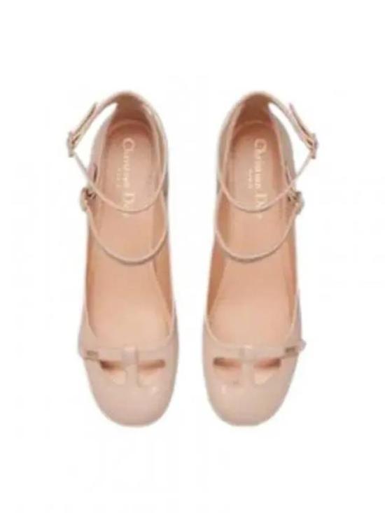 Elegant Neutral Sandals with Bow Detail and Ankle Straps