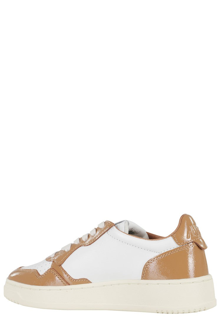 Biało-karmelowe niskie sneakersy Medalist damskie