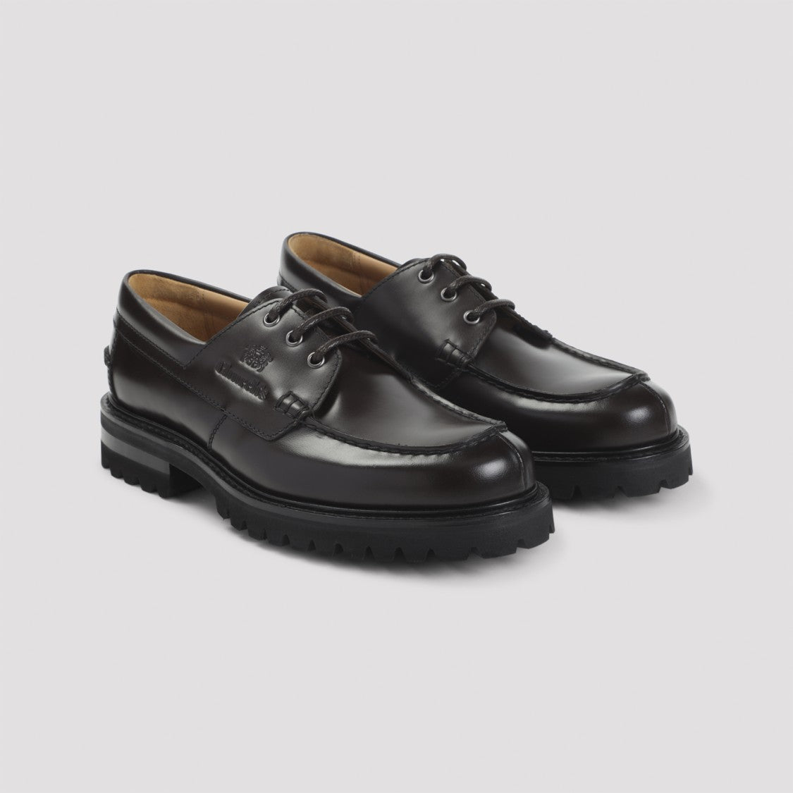 Czarne buty ze skóry cielęcej z noskiem typu Moc Toe na grubej gumowej podeszwie