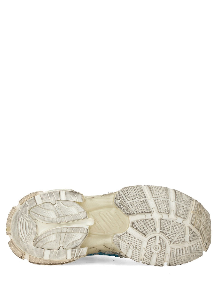 Contemporary Runner Sneakers with Streamlined Silhouette