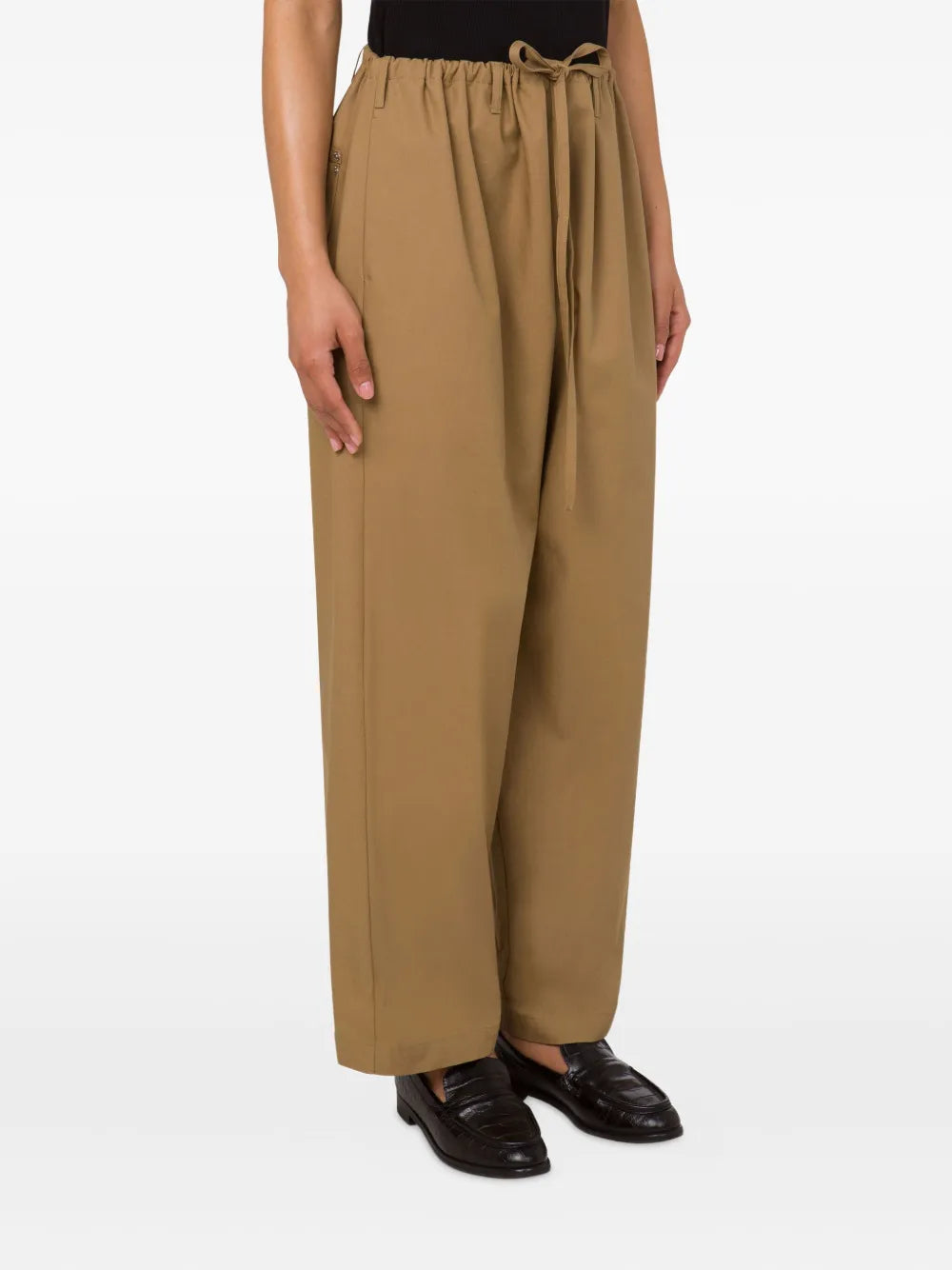 Classic Tailored Pants with Flattering Silhouette