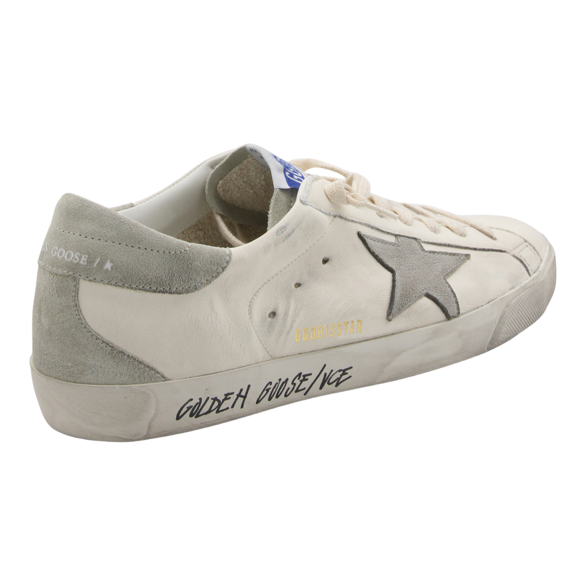 Low-Top Sneakers with Vintage Aesthetic