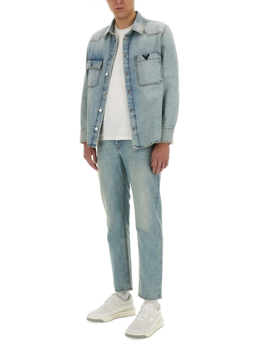 Classic Button-Up Denim Shirt With Chest Pockets