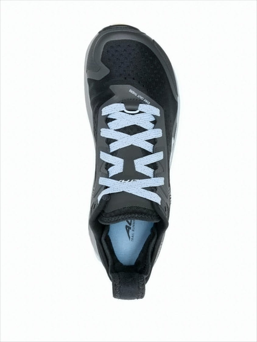 Low-Profile Black Sneakers With Breathable Mesh Upper