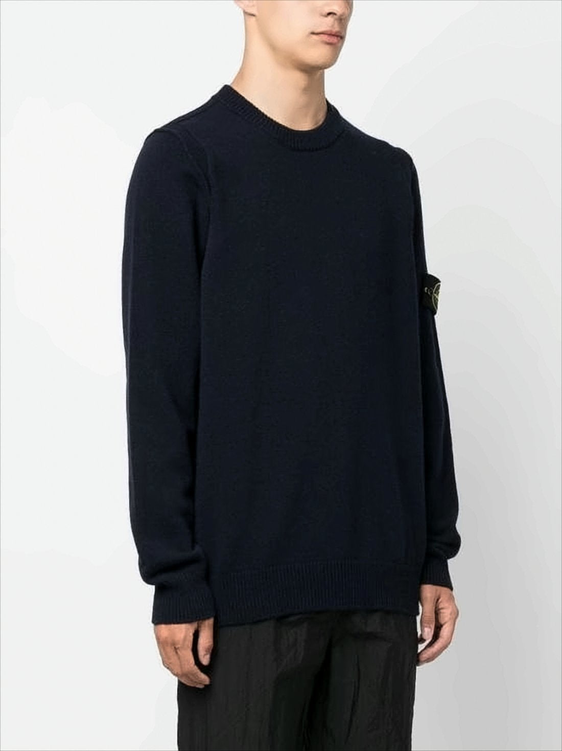 Classic Crew Neck Knit Sweater with Distinctive Logo Patch