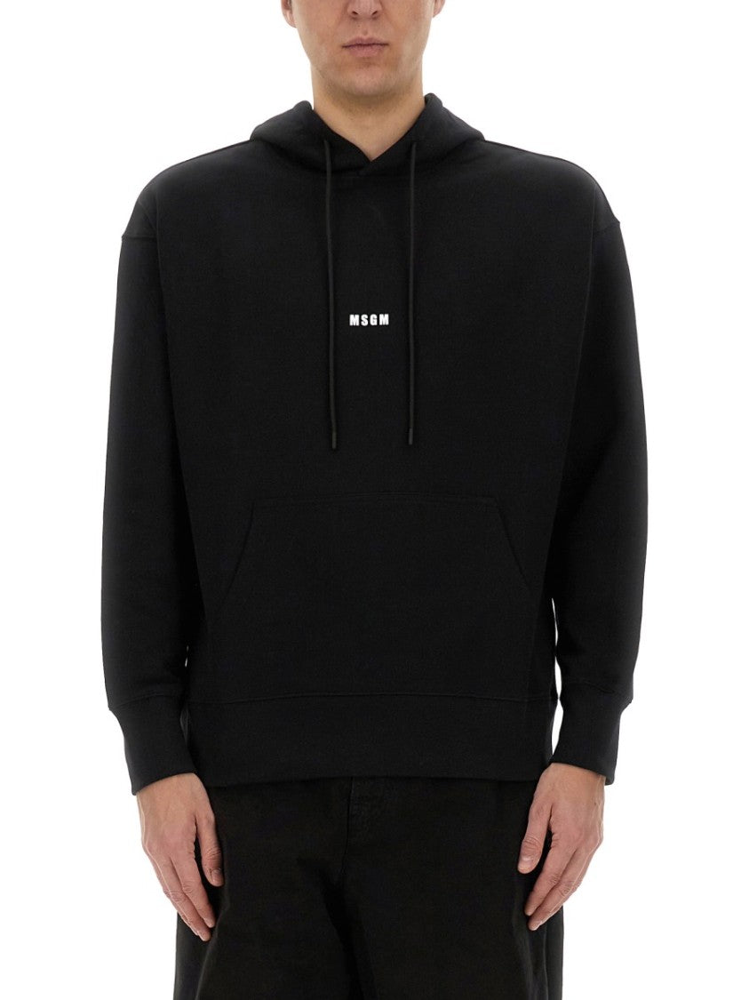 Black Hoodie With Adjustable Drawstring And Subtle Logo