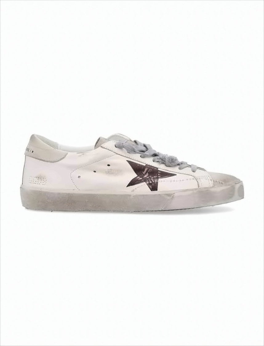 Distressed White Leather Low-Top Sneakers With Vintage Aesthetic
