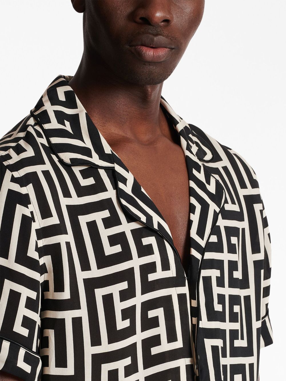 Short-Sleeve Geometric Black
