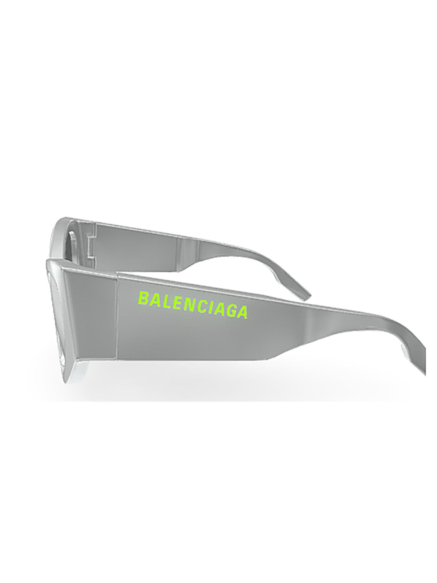 Bold Cat-Eye Sunglasses with Angular Frame Design