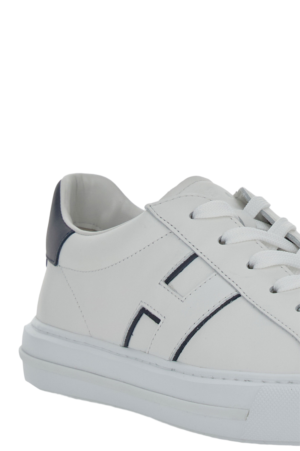 Low-Top Leather Sneakers With Minimalist Design And Distinctive Detailing