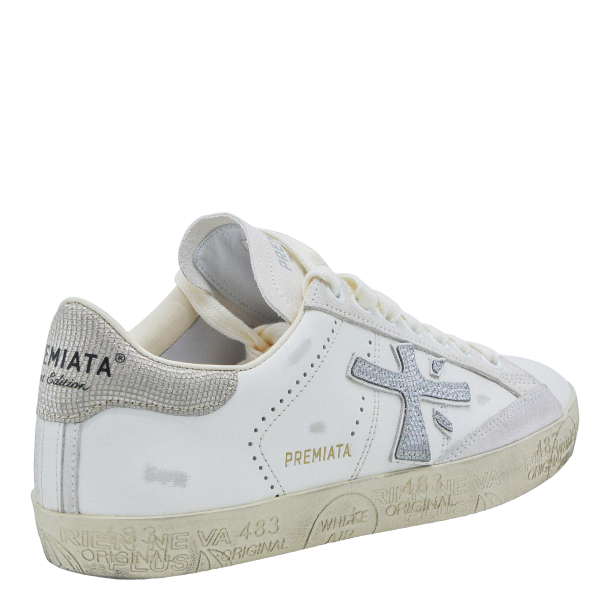 Low-Top Sneakers with Vintage-Inspired Design