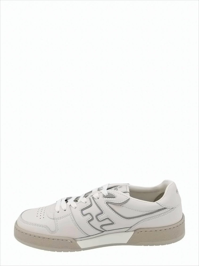 Gładkie skórzane sneakersy o niskim profilu z tonowanym logo