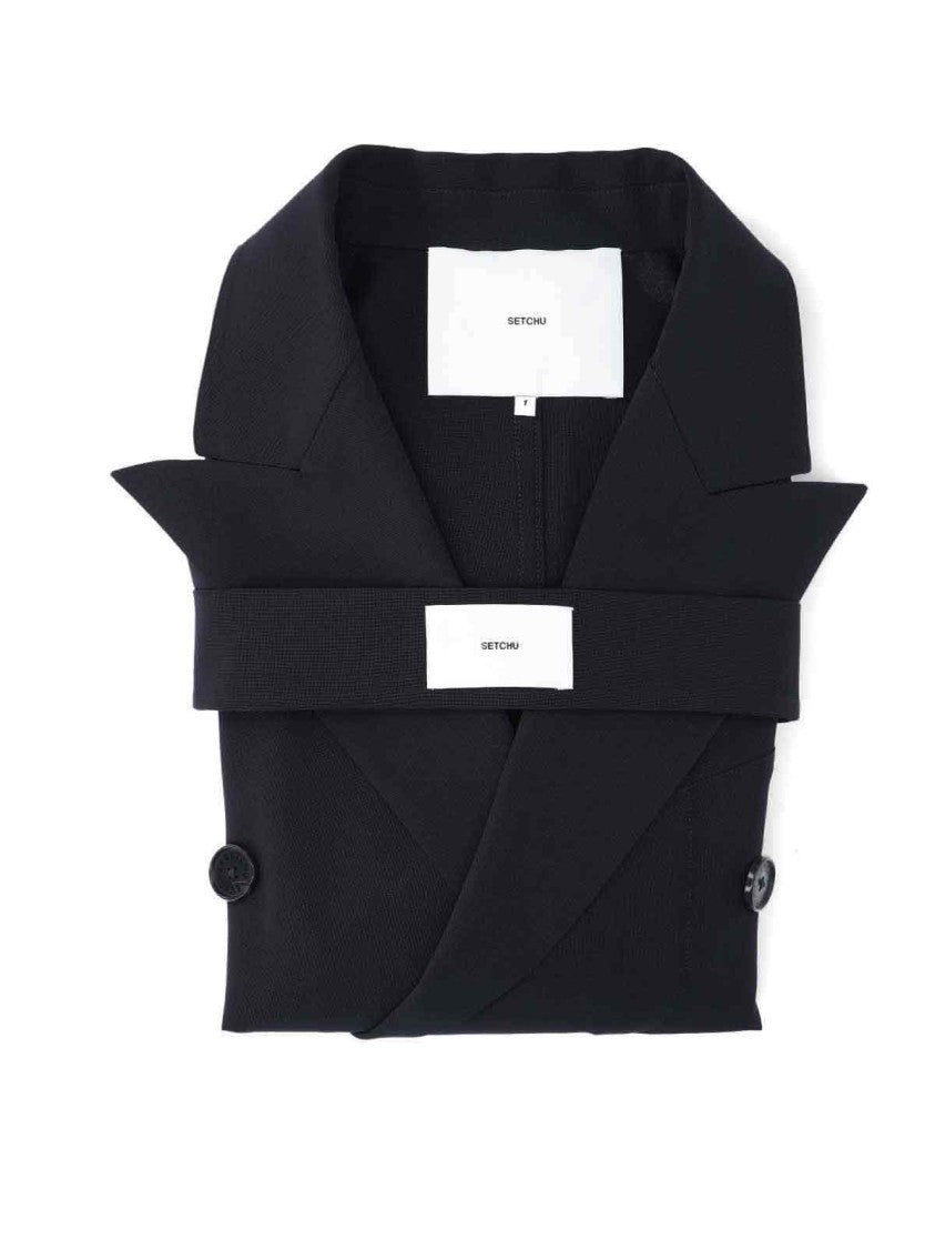 Tailored Black Jacket With Classic Collar And Streamlined Silhouette