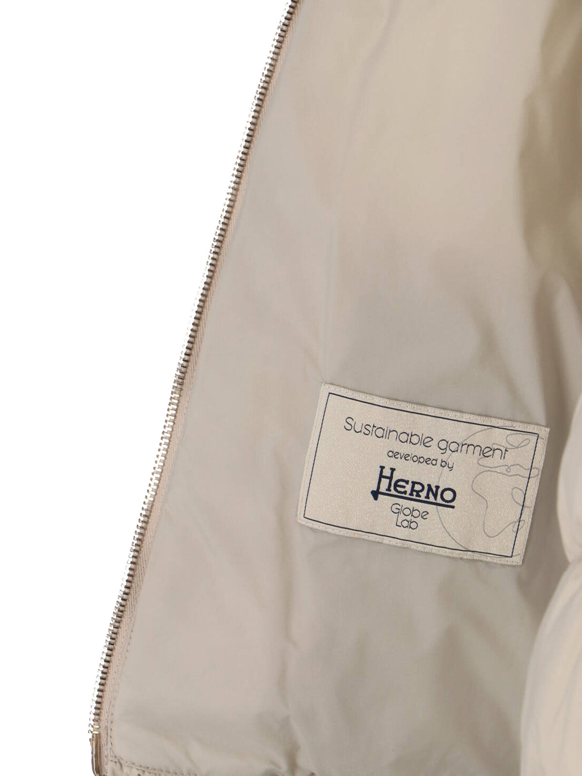 Minimalist White Jacket With Structured Silhouette And High Collar