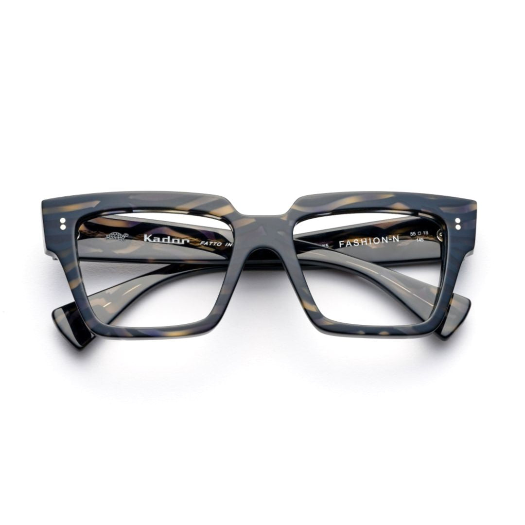 Fashion/N Oversized Tortoiseshell Sunglasses with Metallic Accents