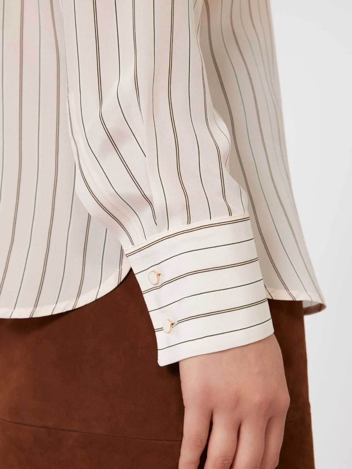Long-Sleeved Blouse with Classic Collar and Vertical Stripes
