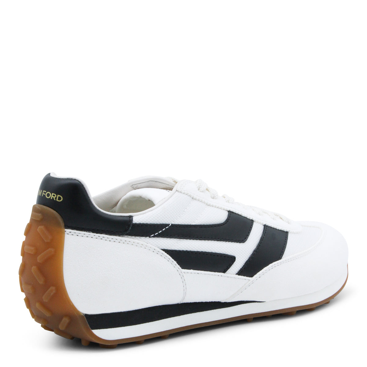 Minimalist White Sneakers with Smooth Silhouette