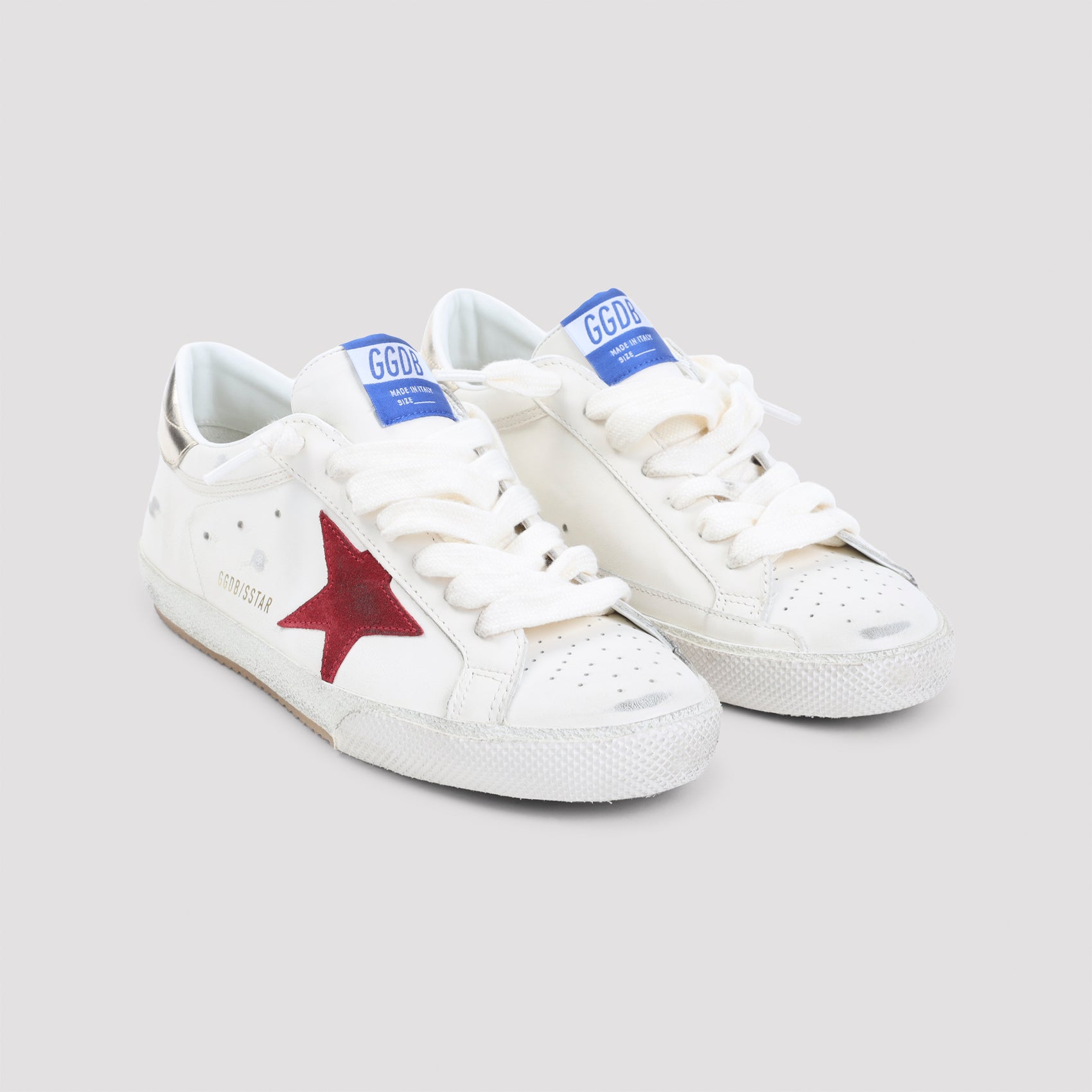Low-Top Sneakers with Bold Red Star