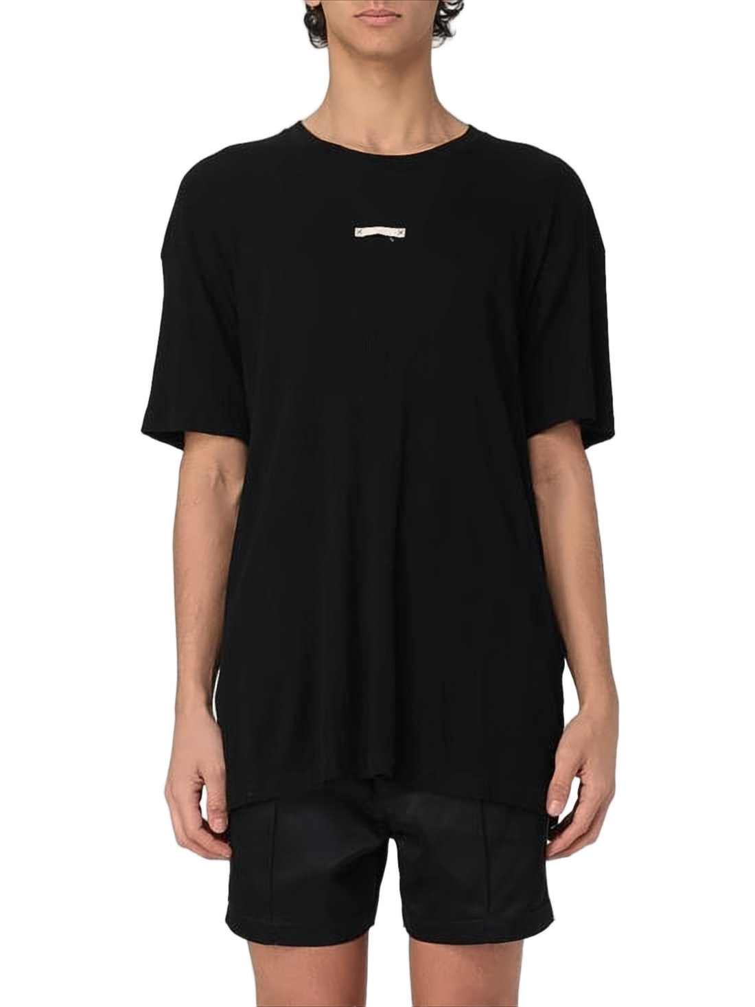 Loose-Fitting Black T-Shirt with Subtle Stitched Detail