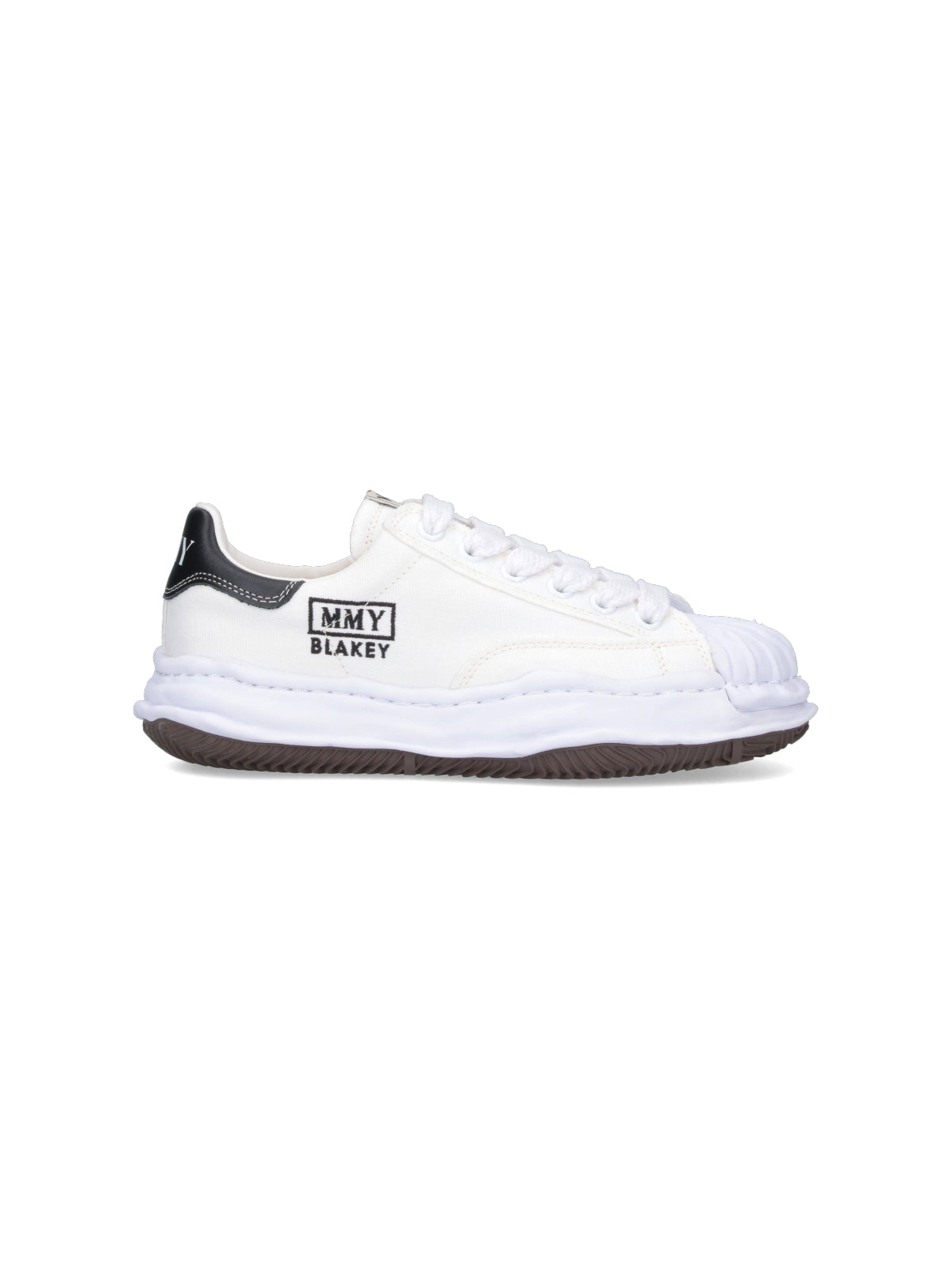 Textured Toe Low-Top Sneakers With Contrasting Details