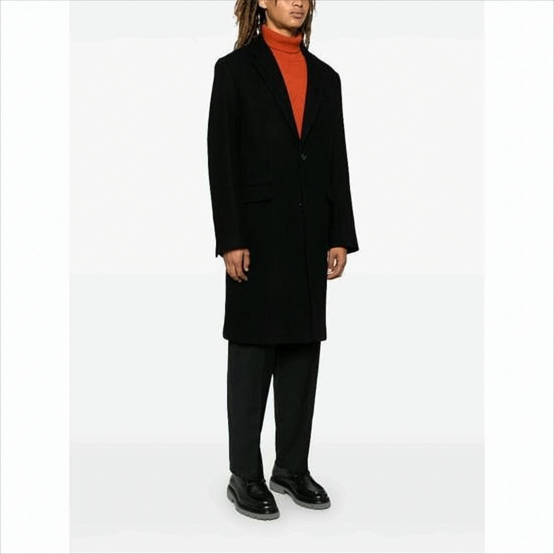 Classic Tailored Wool Coat With Minimalist Design