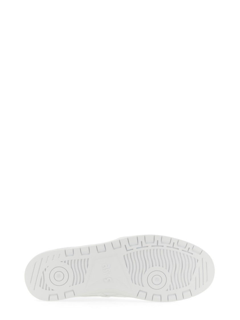 Minimalist Low-Top Sneakers With Pixelated Graphic