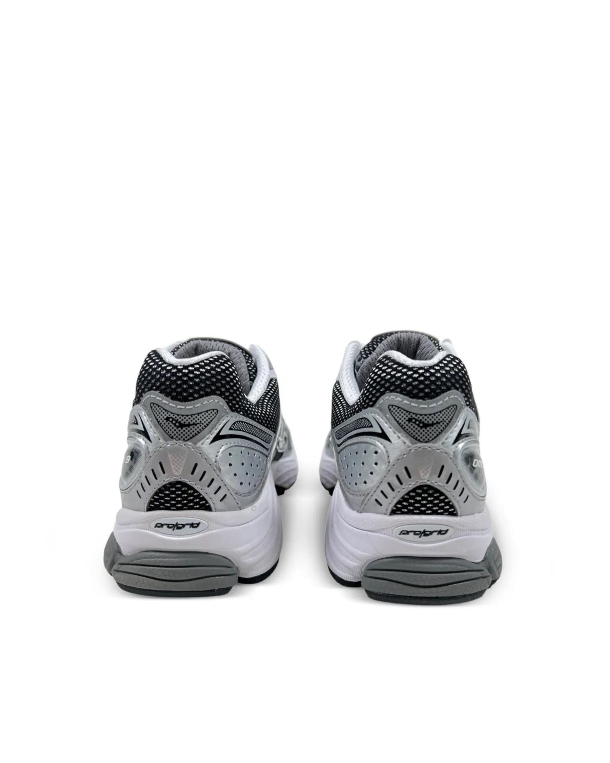 Progrid Omni 9 Sneakers In Grey And Silver