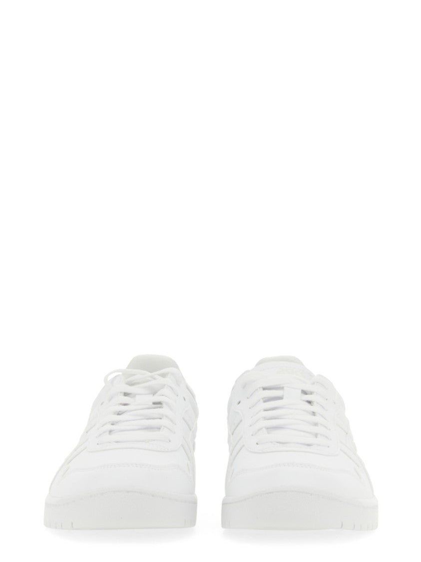 Minimalist Low-Top Sneakers With Pixelated Graphic