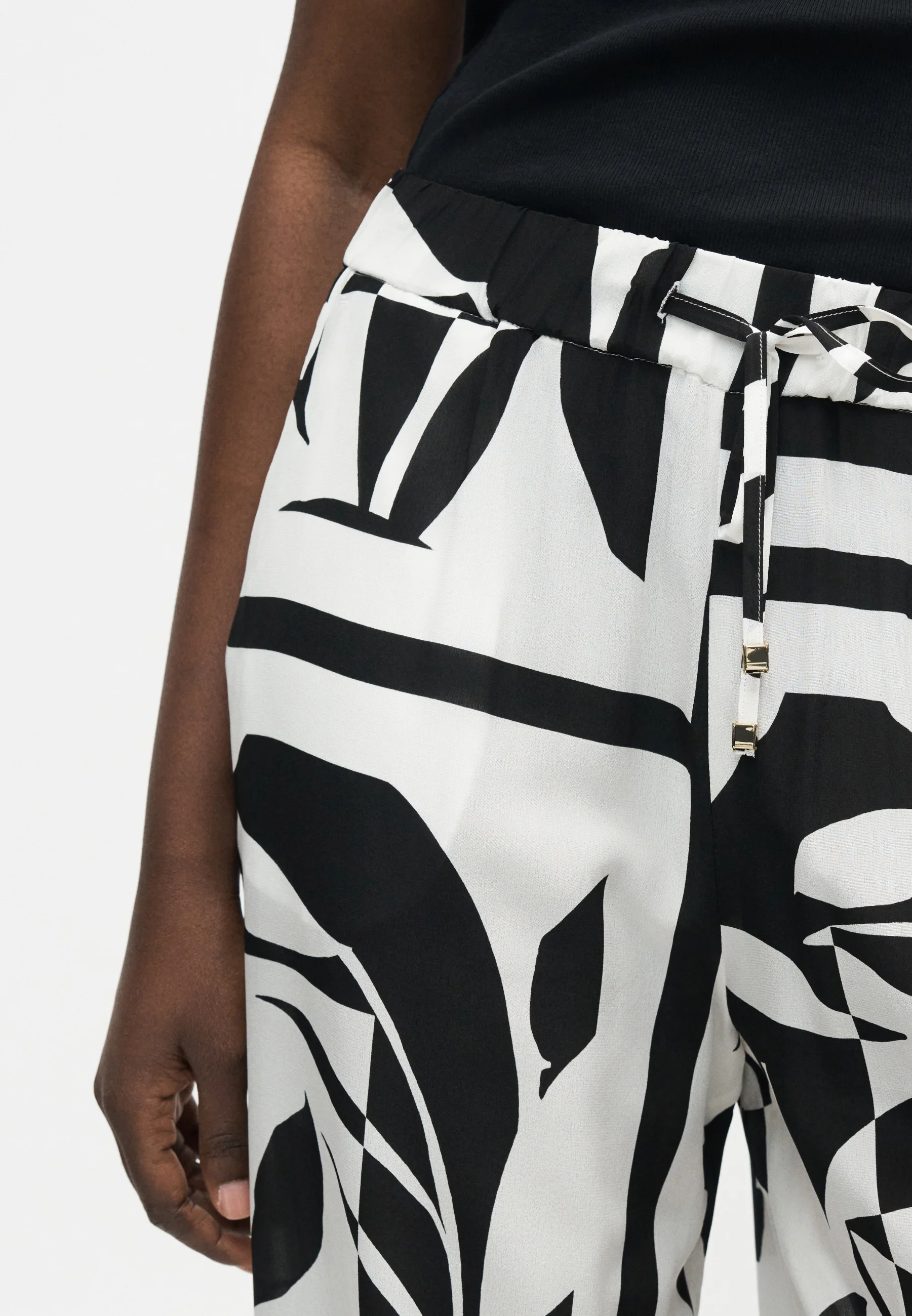 Wide-Leg Pants with Abstract Leaf Print