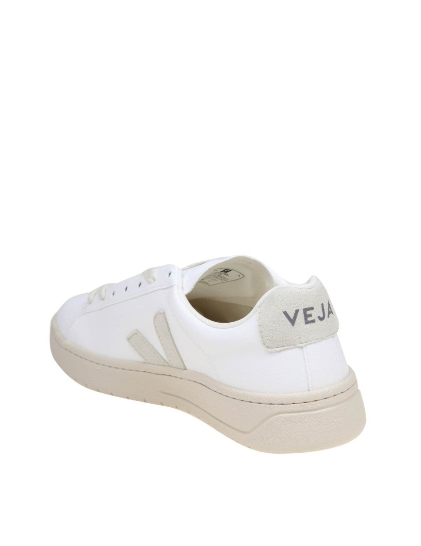 Urca Sneakers In White Coated Cotton