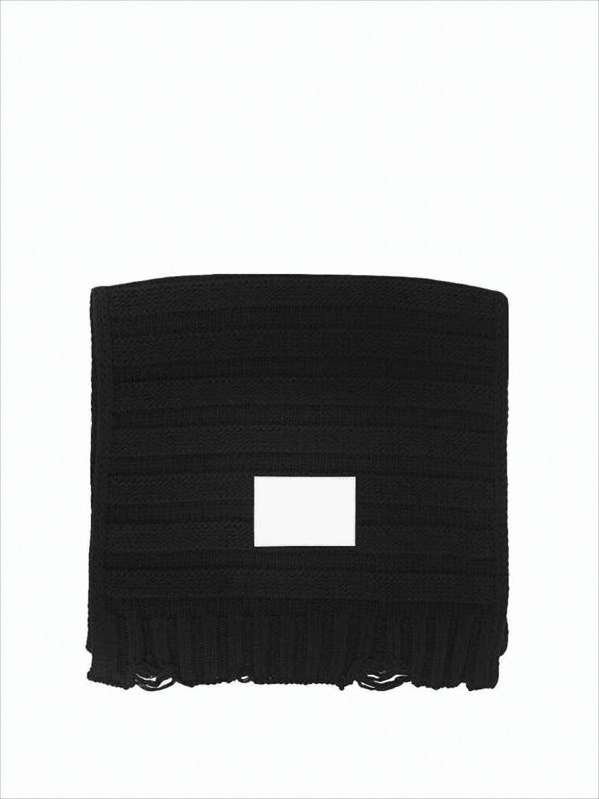 Ribbed Black Scarf With Fringed Edges