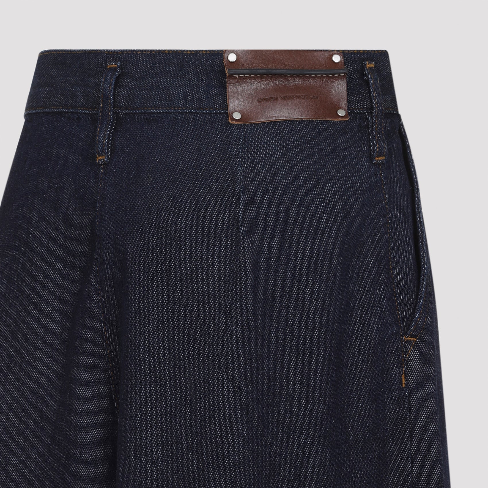 Szerokie jeansy z wysokim stanem z indygo denimu z plisami