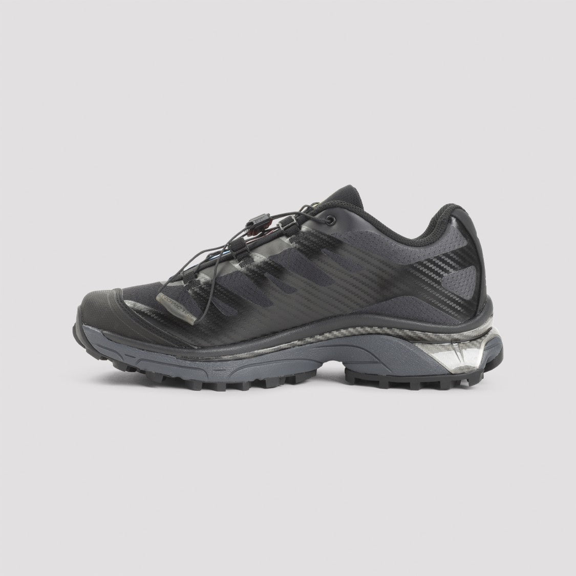 Low-Profile Black Sneakers With Quick-Lace System