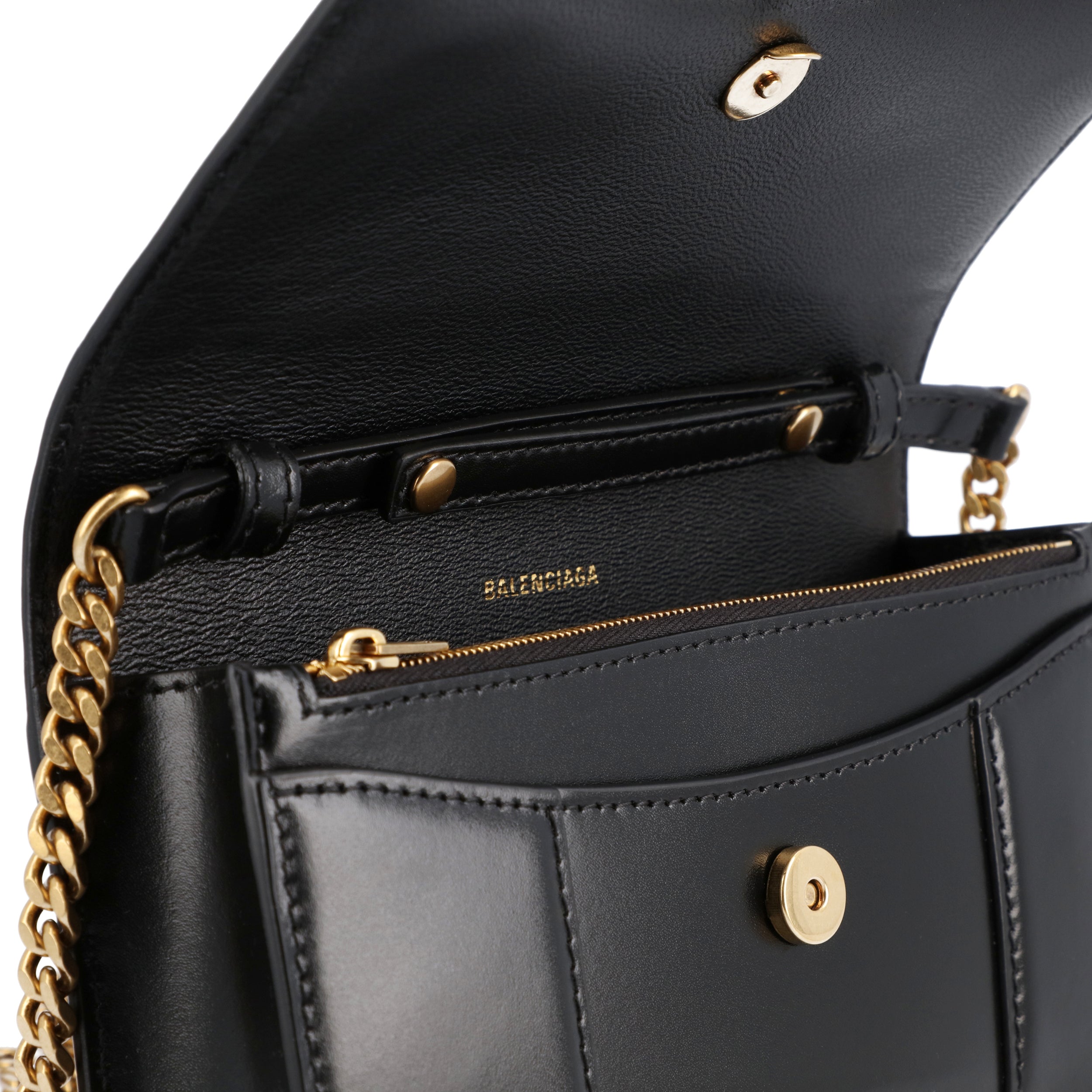 Hourglass Wallet On Chain Box In Black