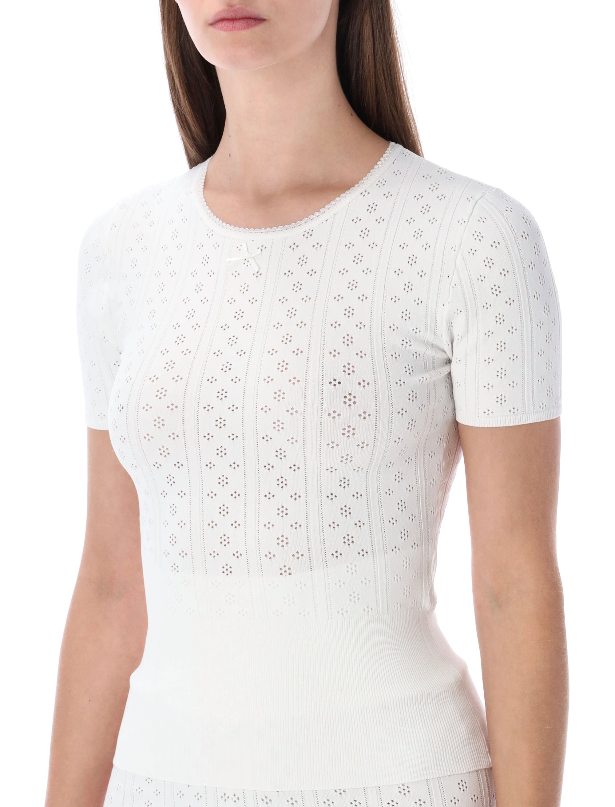 Dzianinowy T-Shirt z Dziurkami i Falbankowym Dekoltem