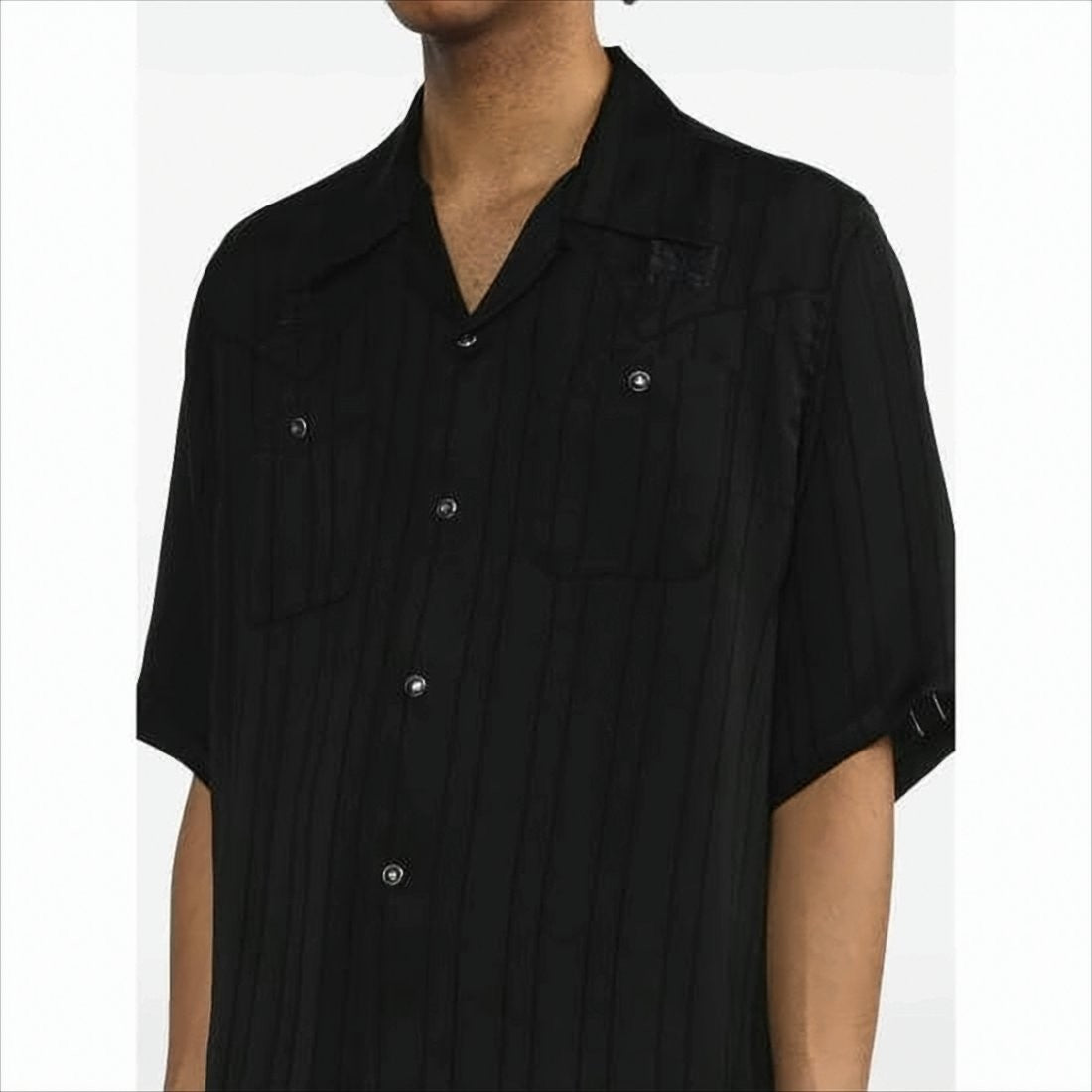 Textured Black Short-Sleeved Shirt With Classic Collar And Chest Pockets
