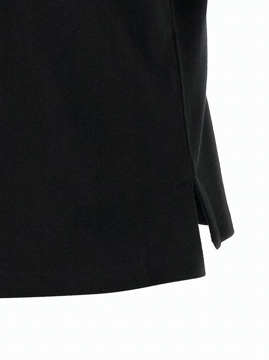 Cropped Polo Shirt with Structured Collar and Red Accents