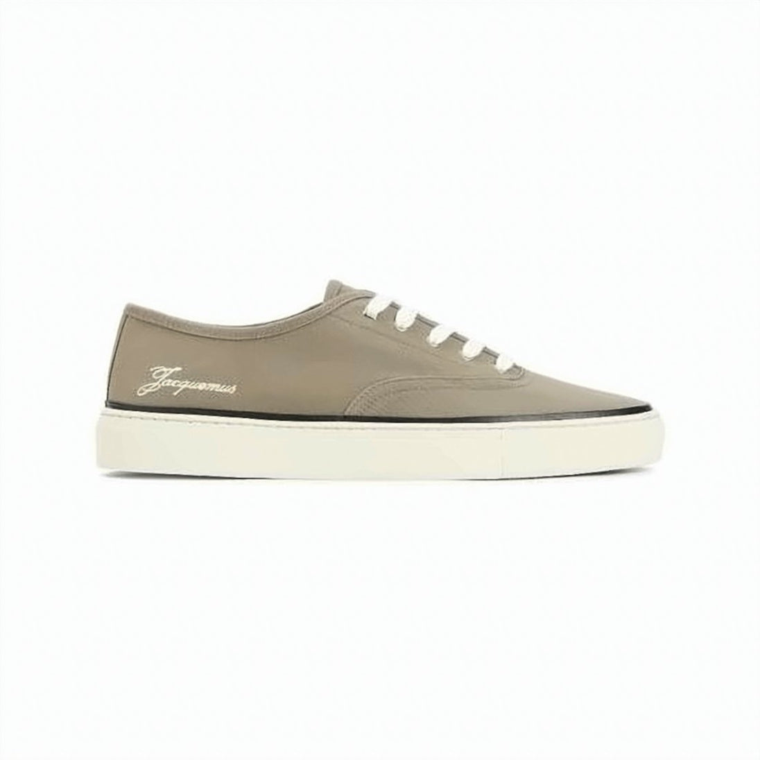 Minimalist Low-Top Sneakers with Embroidered Detail