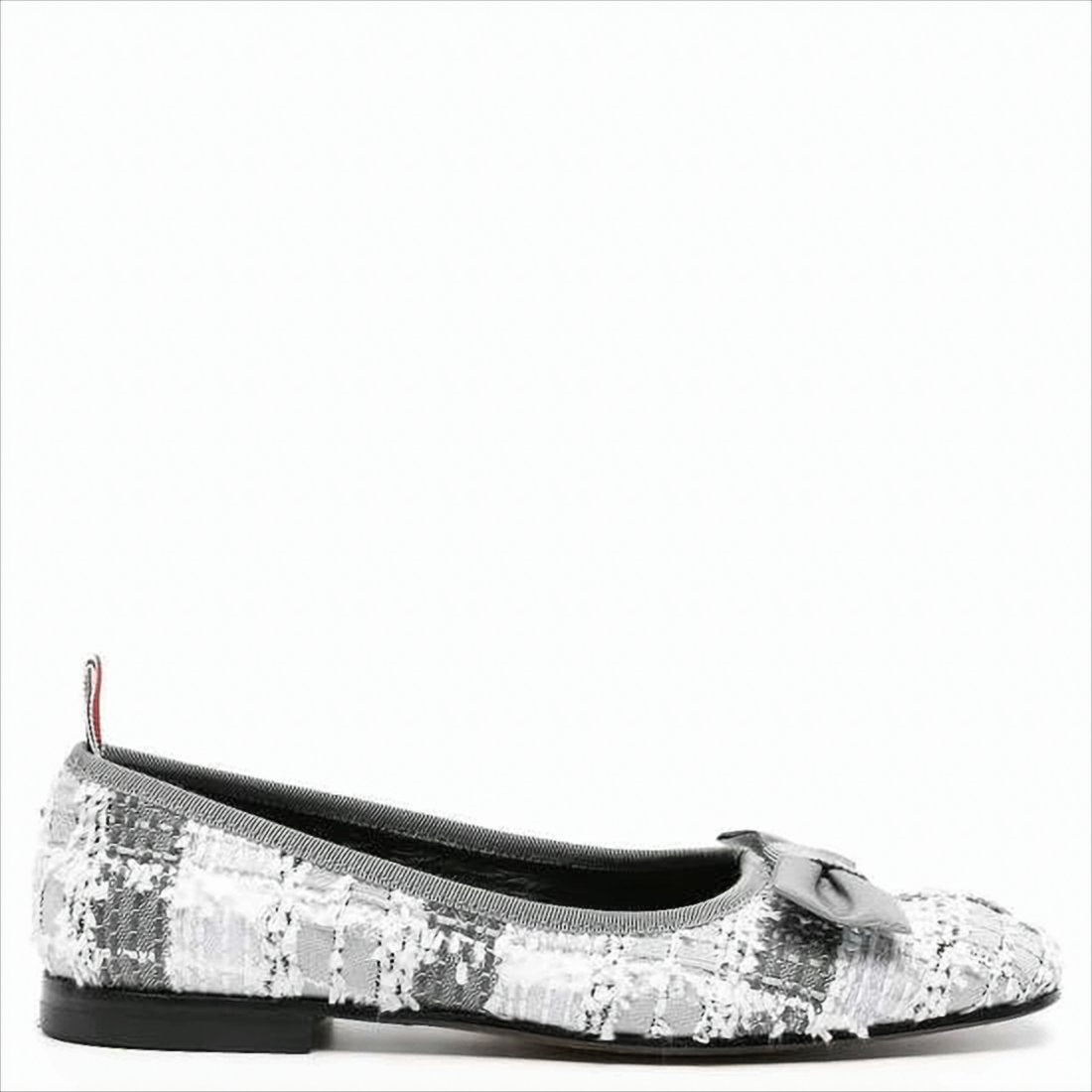 Płaskie buty w kratę monochromatyczną z detalami z rypsową kokardką