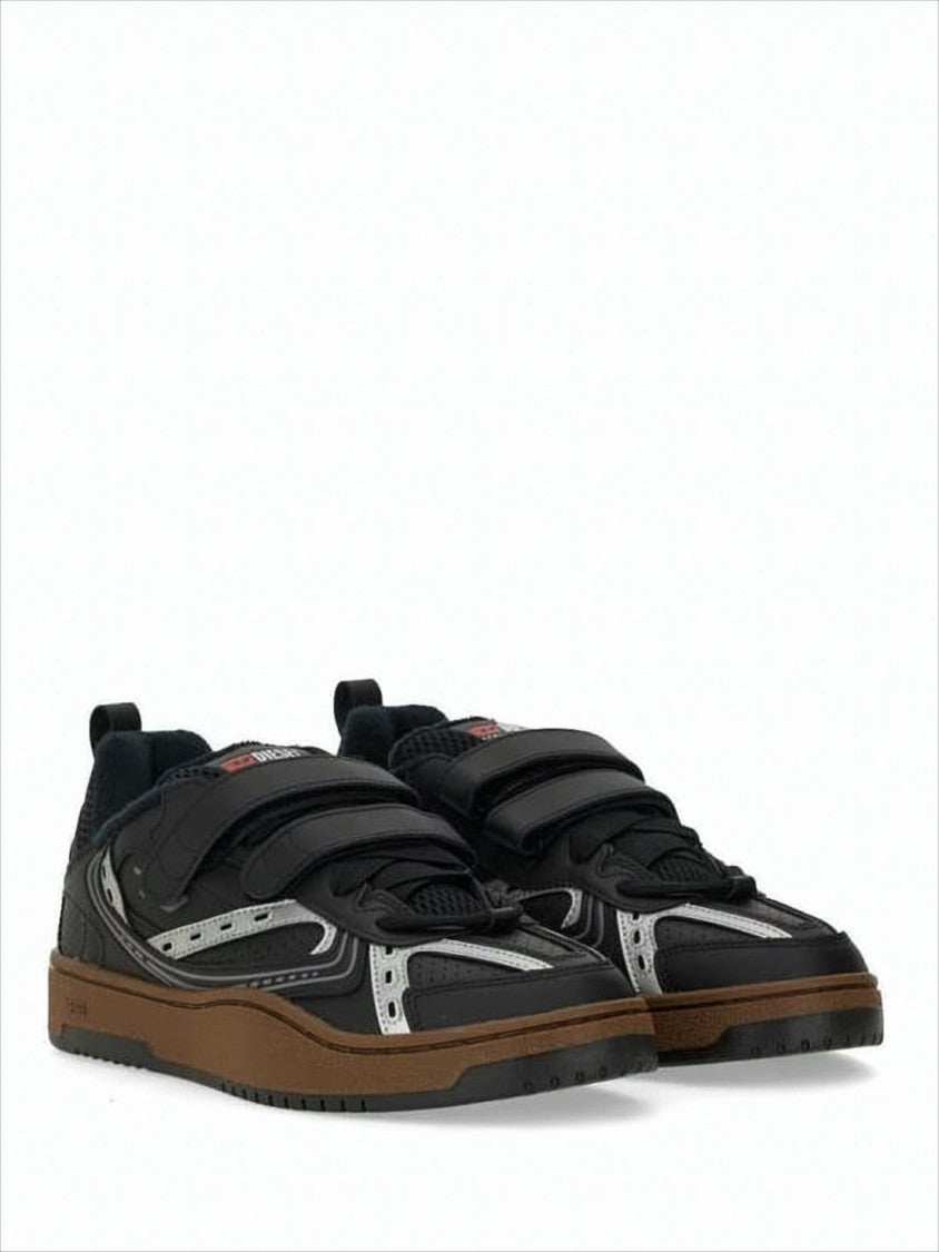 Low-Top Black Sneakers with Velcro Straps