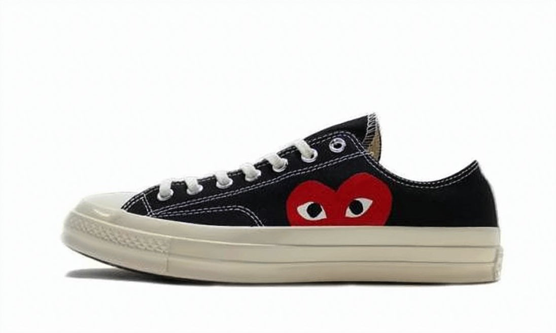 Low-Top Sneakers With Distinctive Heart Graphic