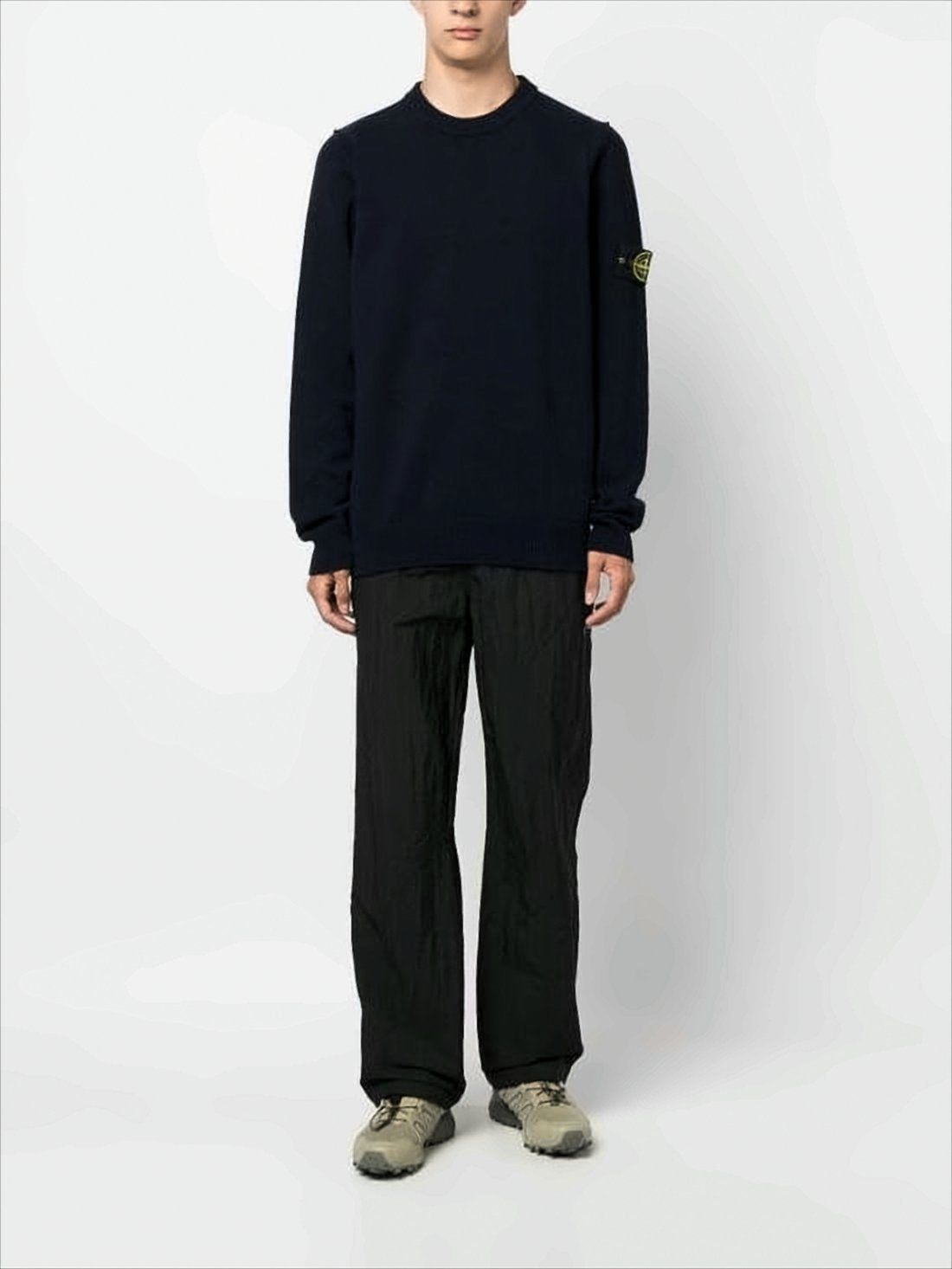 Classic Crew Neck Knit Sweater with Distinctive Logo Patch