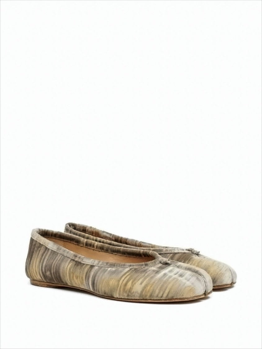 Artistic Split-Toe Flats With Textured Upper And Bow Detail