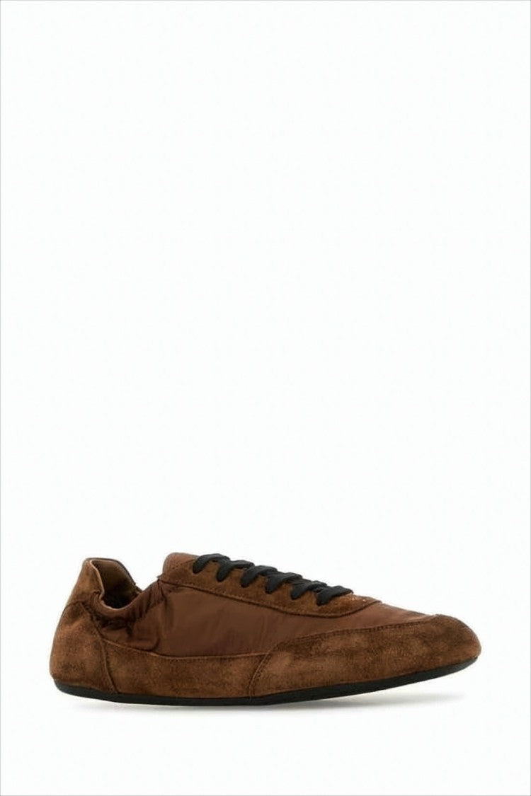 Low-Profile Brown Sneakers with Recycled Materials