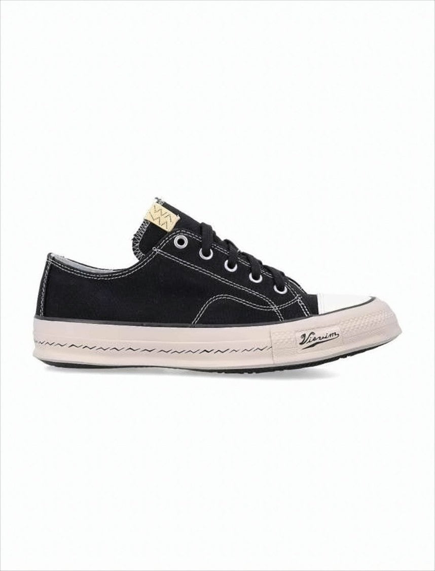 Low-Top Sneakers With Contrasting Stitching And Reinforced Toe Cap