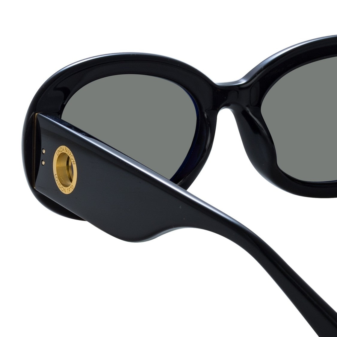 Lina Oval Sunglasses In Black